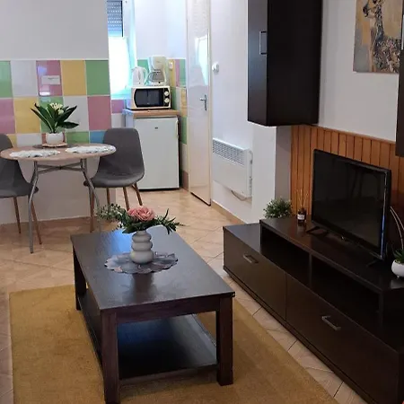 Anna' House Apartment Bük